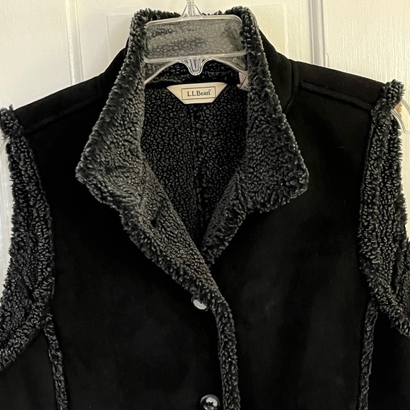L.L. Bean Black Sleeveless Button-Up Faux Suede Sherpa Vest Jacket Size Medium - Picture 2 of 8